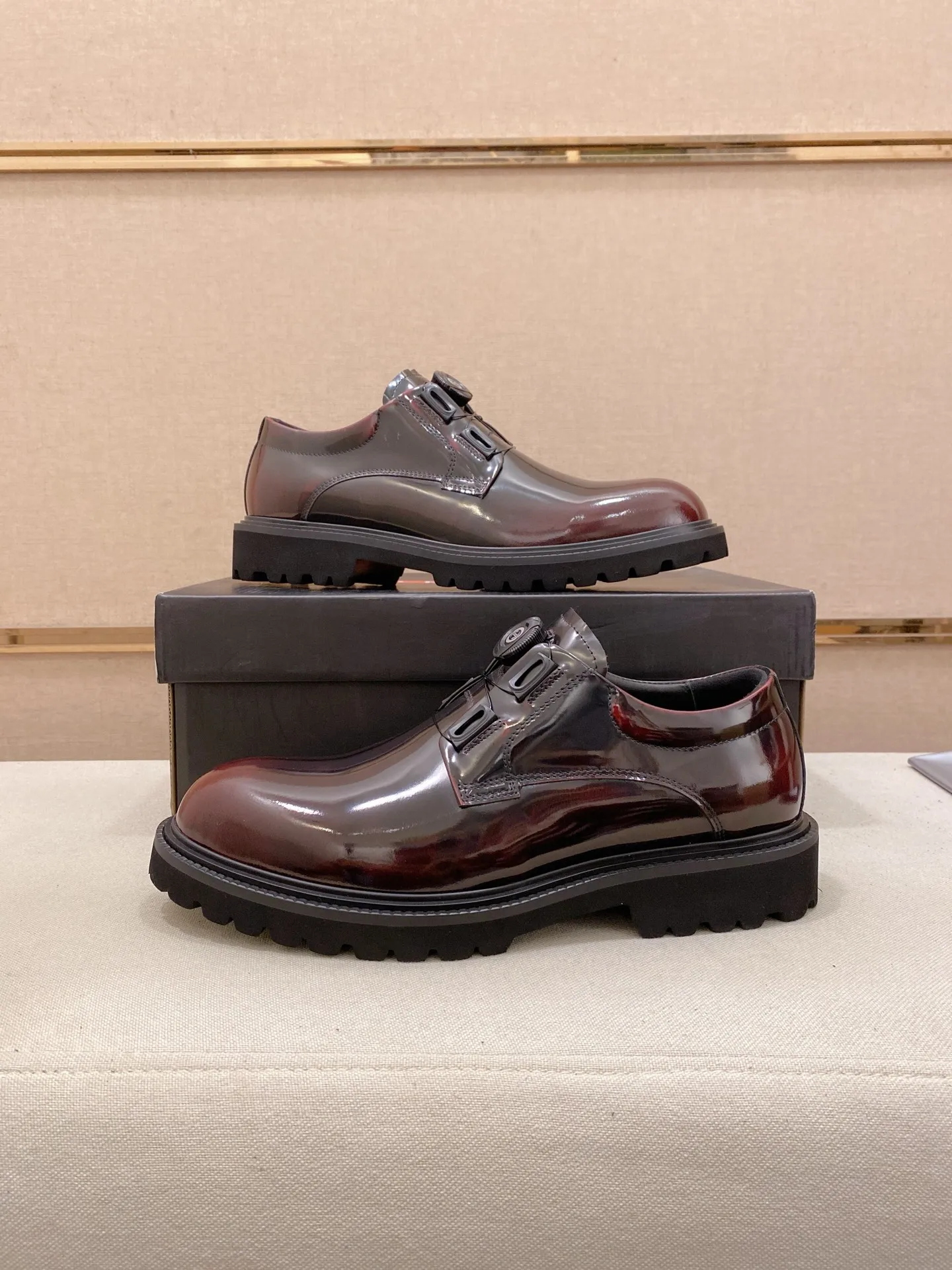 Factory price 640💰 🍁🍁High version High-quality new PRADA (Prada) counters are launched simultaneously, new men's shoes, 😘fabrics are selected from imported lacquered first-layer cowhide, and imported cowhide lining. 👍🏿 High-end ☄️ air-cushion molded anti-slip rubber outsole, exquisite lines, simple and elegant, comfortable and high-end for leisure travel. Code number: 38 to 45